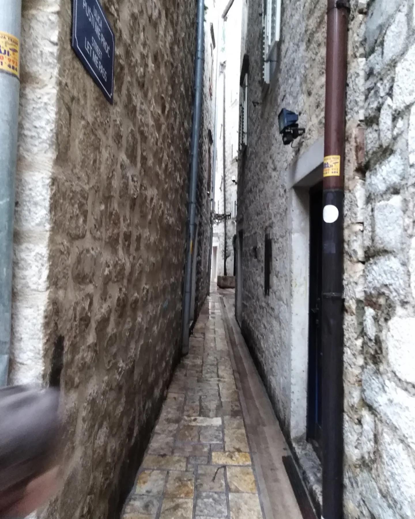 «Дайте пройти»